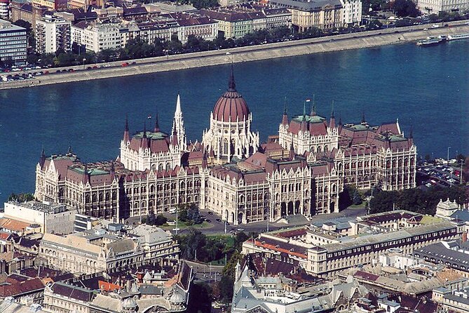 Budapest Private City Tour by car in 4 hours - The Opera House along Andrássy Avenue