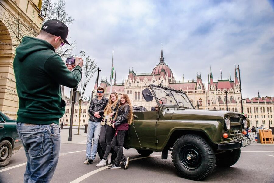 Budapest: Private City Tour with a Vintage Russian Jeep - How much information will you get?