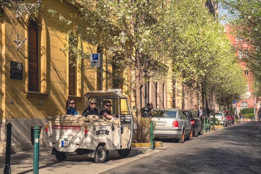 Budapest: Private City Tuk-Tuk Tour & Boat Cruise - The Duna Bella cruise after the road tour