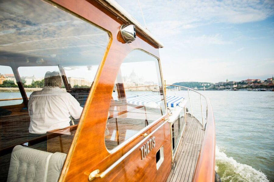 Budapest: Private Danube Yacht Cruise with Welcome Drink - Why sunset is the smartest departure time