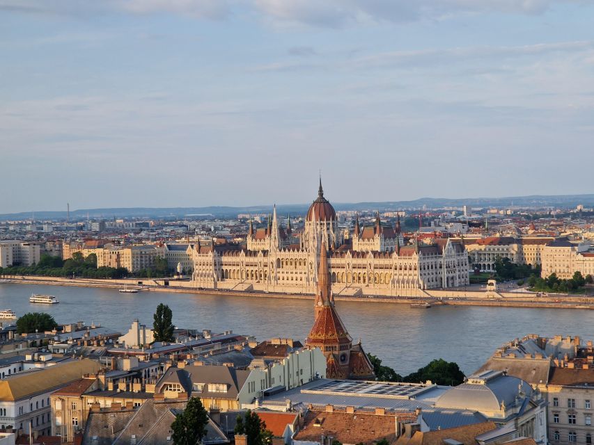 Budapest: private deluxe tour with a native, in Spanish - Andrássy Avenue and Budapest’s grand urban face