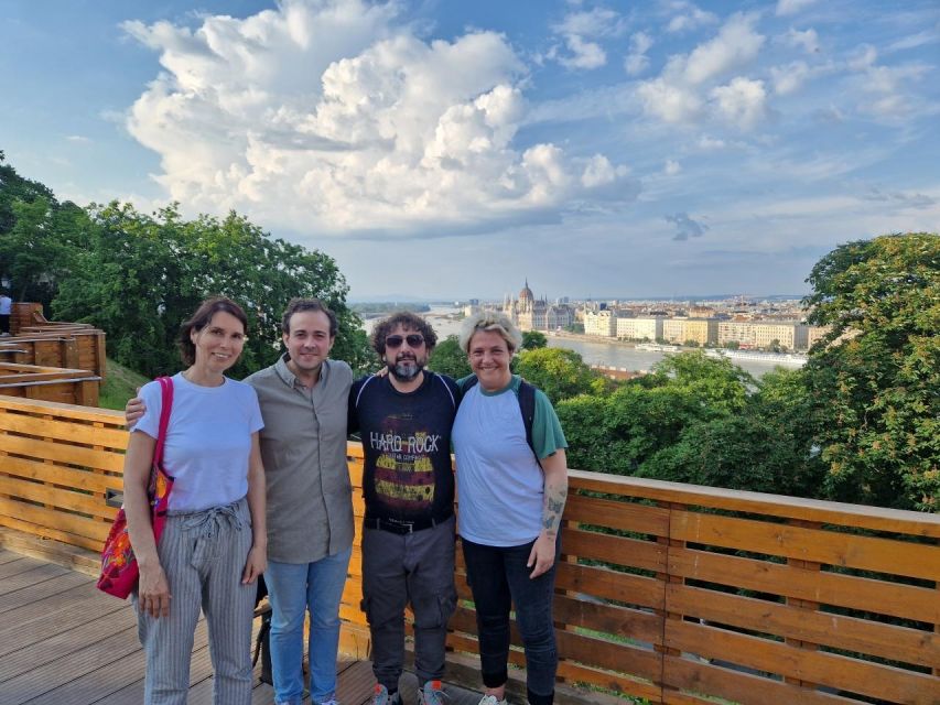 Budapest: private deluxe tour with a native, in Spanish - What the deluxe car changes