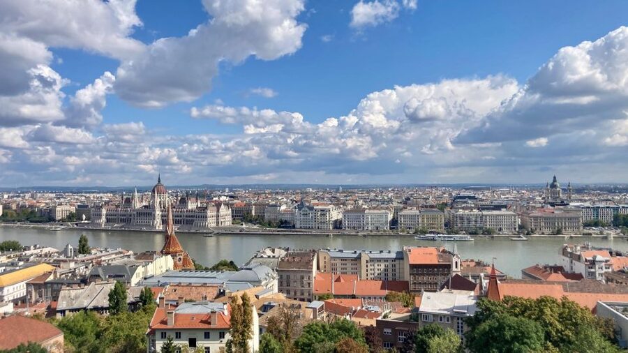 Budapest: Private Sightseeing Tour by car - What the guide adds