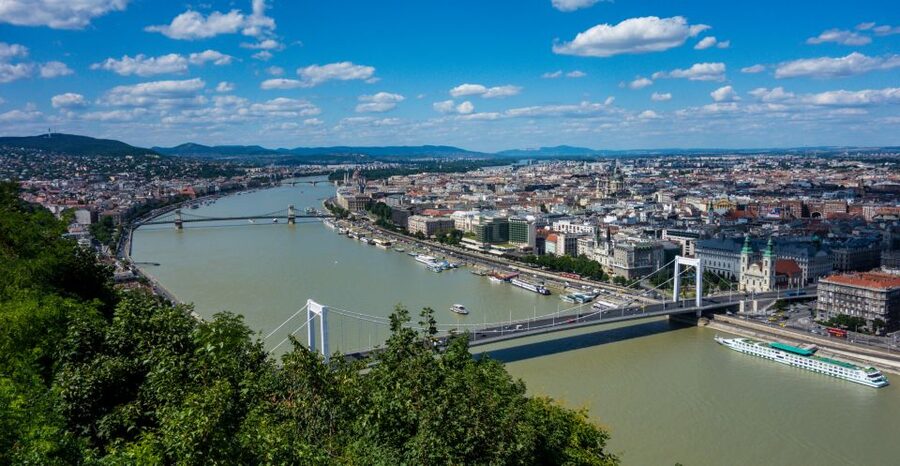 Budapest: Private Walking Tour of City with Spanish Guide - Parliament and the Danube: Budapest’s grandest views