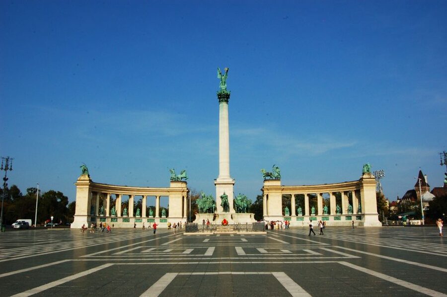 Budapest: Private Walking Tour of City with Spanish Guide - The guides and the value of Spanish