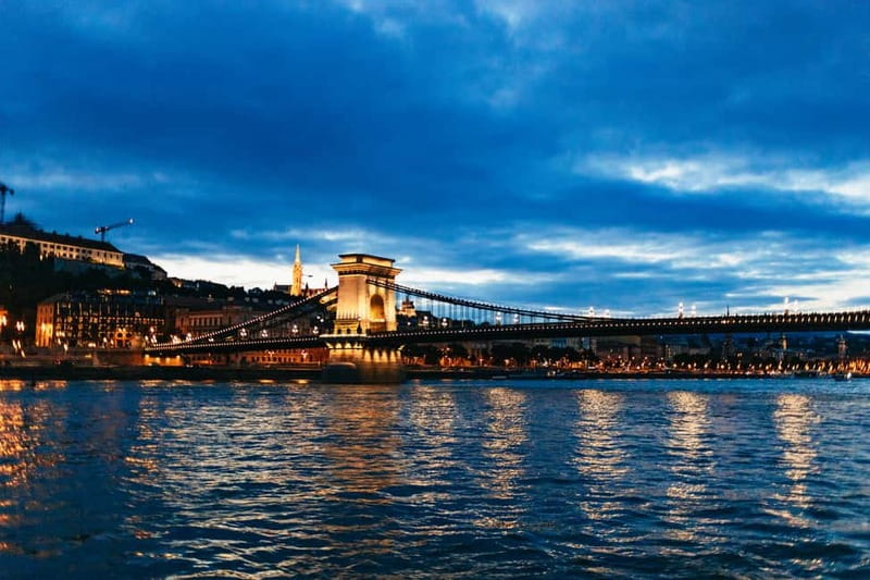 Budapest: Prosecco Dinner Cruise with Live Music - Who will enjoy this cruise most?