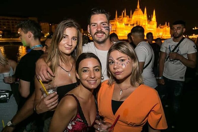 Budapest Pub Crawl & Ruin Bar Tour – Free Shots & VIP Entry - Stop one at 4es 6os Kiraly