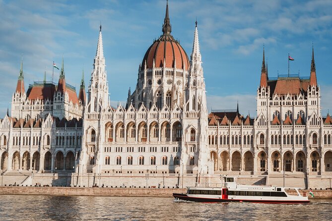 Budapest River Cruise with 1 Free Tokaj Frizzante and Audio Guide - Daylight, sunset, or full darkness?