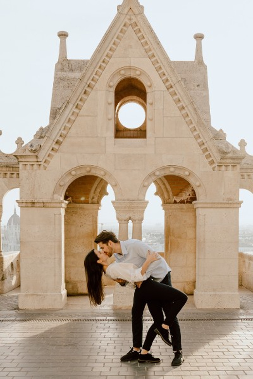 Budapest: romantic photoshoot at Buda's iconic sightseeings - Why Buda works so well for romantic photographs