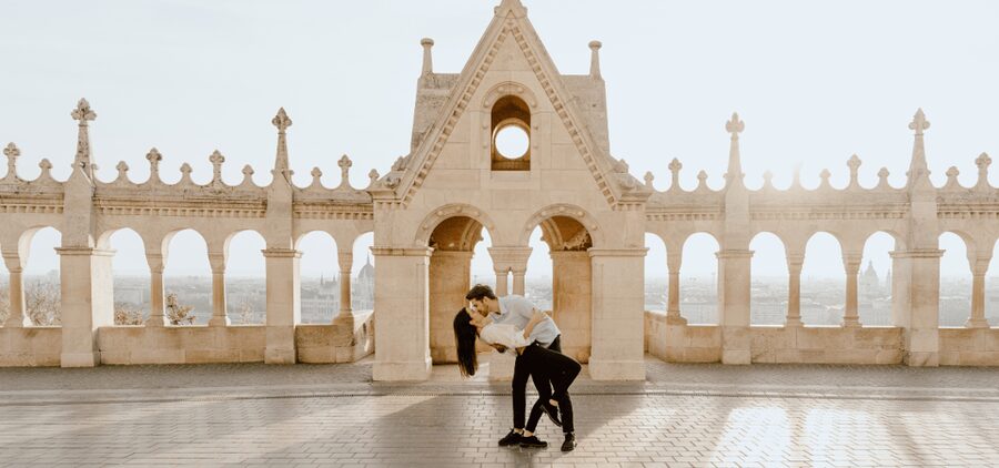 Budapest: romantic photoshoot at Buda's iconic sightseeings - What happens during the 45-minute session