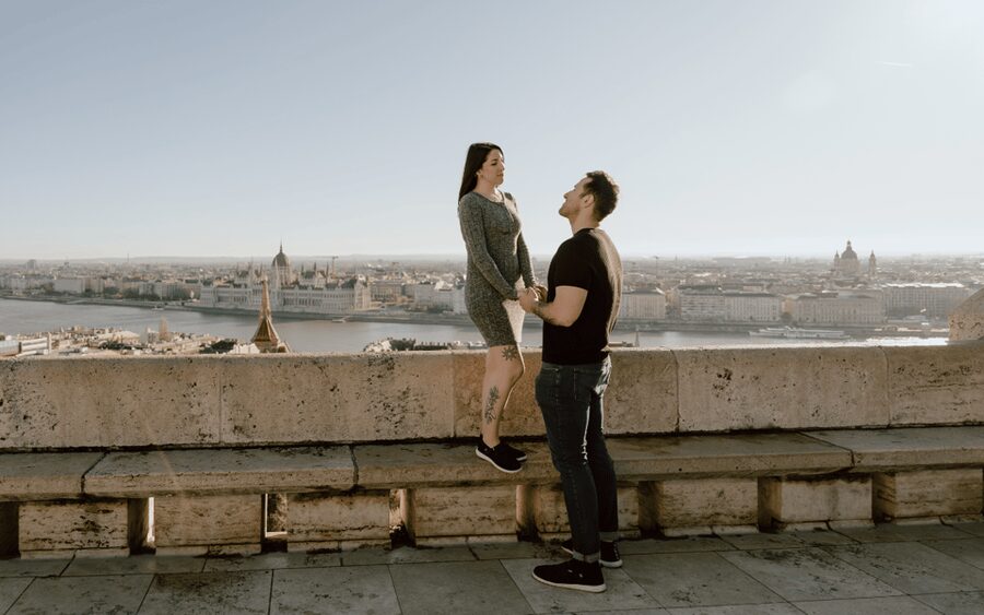 Budapest: romantic photoshoot at Buda's iconic sightseeings - Why posing help matters more than you may expect