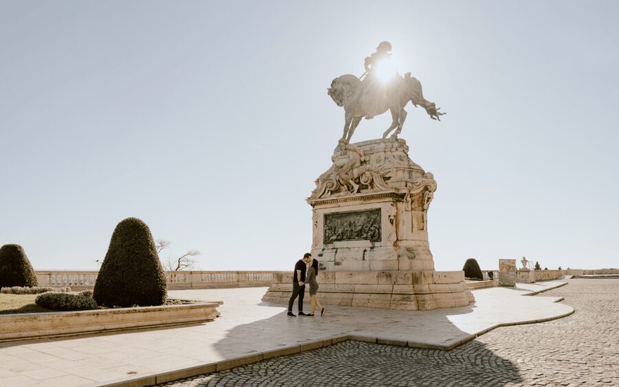Budapest: romantic photoshoot at Buda's iconic sightseeings - Forty edited photos delivered in 2 to 5 days