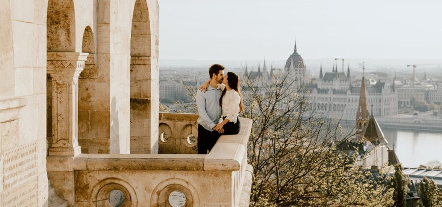 Budapest: romantic photoshoot at Buda's iconic sightseeings - Timing, comfort, and practical planning