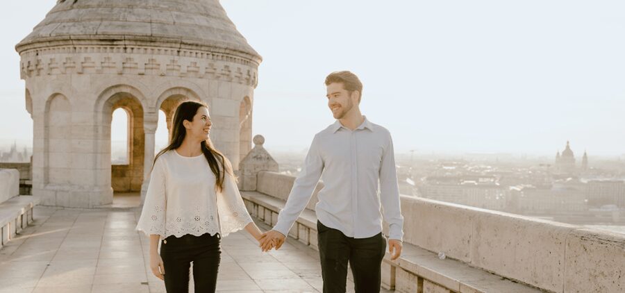 Budapest: romantic photoshoot at Buda's iconic sightseeings - Meeting at the Szent László statue