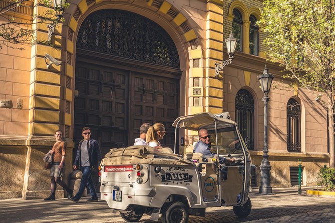 Budapest Romantic Private Tuk Tuk Tour - Central Pest in a final sweep