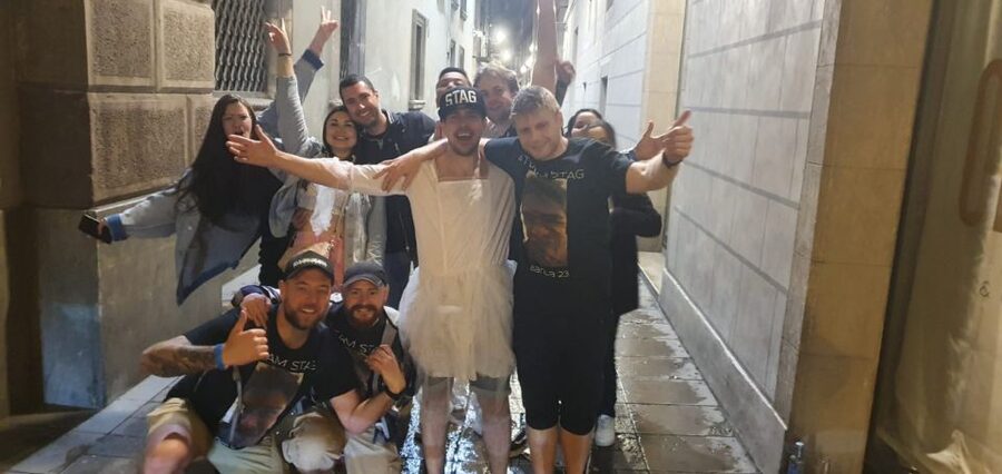 Budapest: Ruin Bar Pub Crawl with Entry Tickets - Who will enjoy this most?