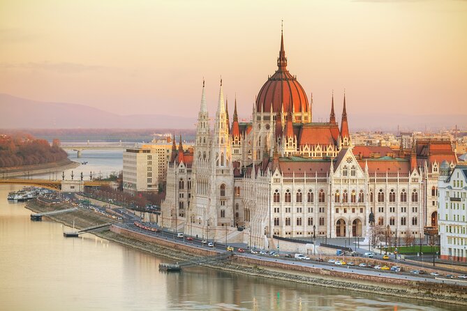 Budapest Scavenger Hunt and Highlights Self Guided Audio Tour - A city game that connects Pest and Buda