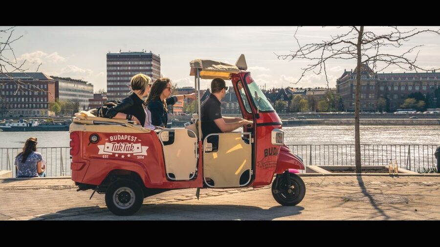 Budapest: Scenic Tuk Tuk Tour - Seeing Budapest’s best-known landmarks