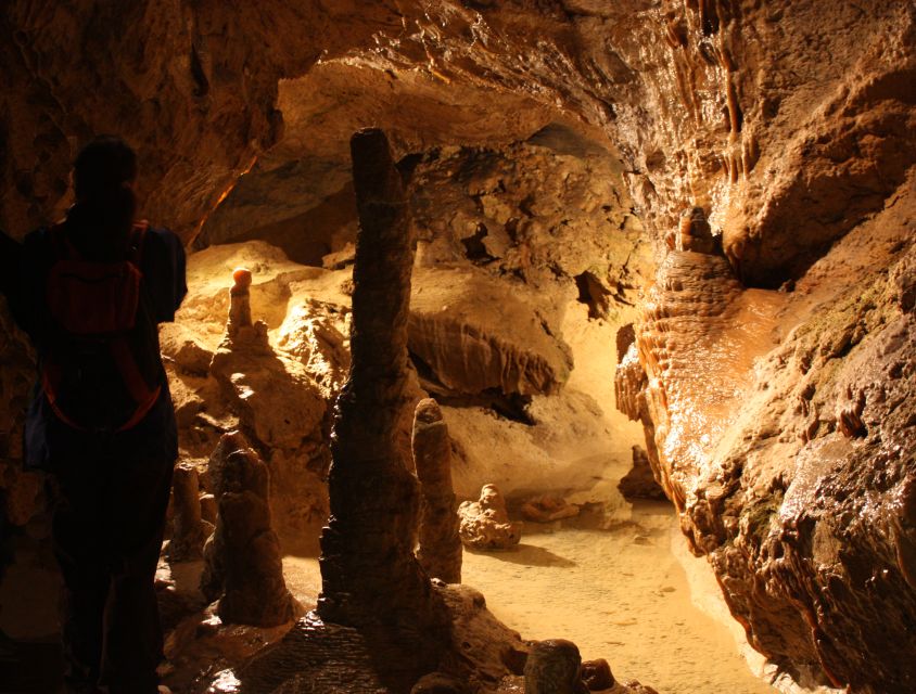 Budapest: Semlő-hegyi & Pál-völgyi Caves Guided Walking Tour - The walk between caves is part of the plan