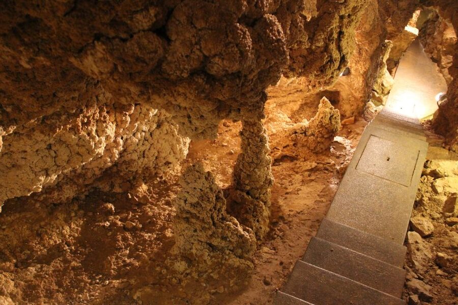 Budapest: Semlő-hegyi & Pál-völgyi Caves Guided Walking Tour - A guide-led experience, not a walk with a flashlight