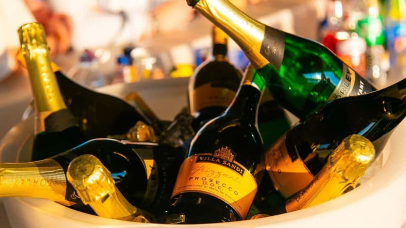 Budapest: Sip and Sail River Cruise with Unlimited Prosecco - Sweet, medium, dry, and cocktail options