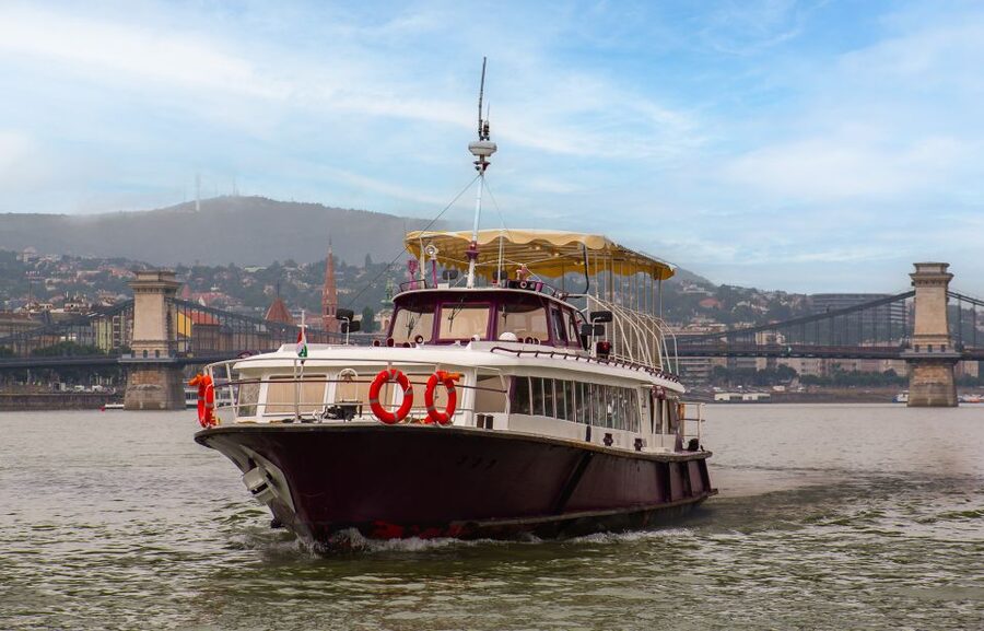 Budapest: Skyline Sightseeing Cruise with Parliament View - Finding Silverline Cruises at Dock 11