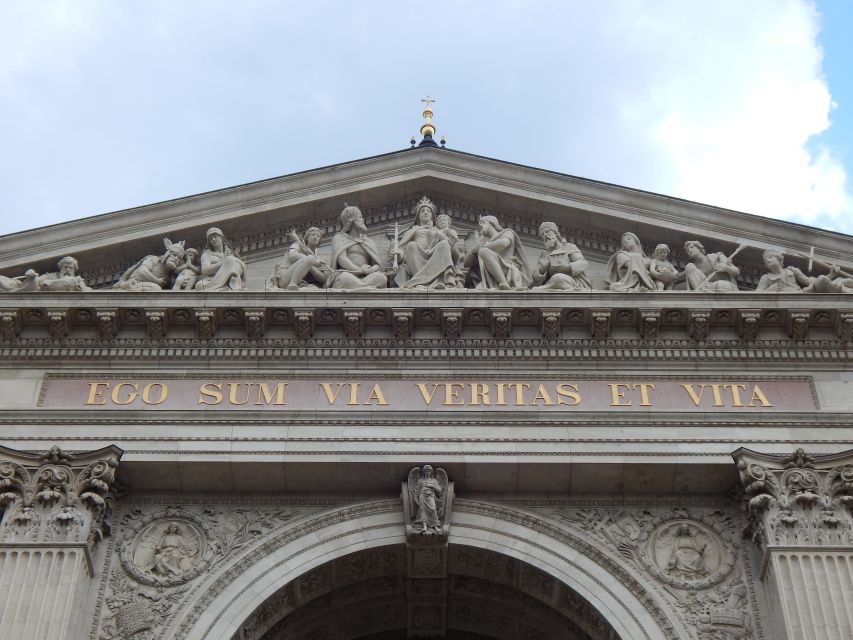 Budapest: St Stephen's Basilica Tour - Inside the basilica: gold, frescoes, and careful looking