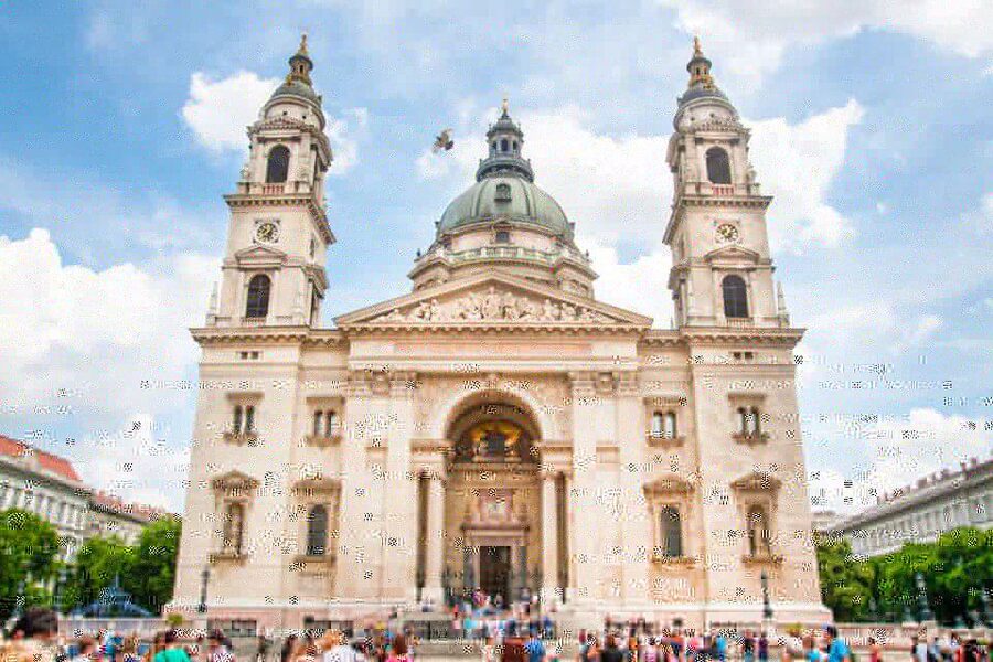 Budapest: St Stephen's Basilica Tour - Meeting your guide beside the ticket office