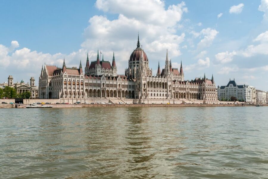 Budapest: Summer Brunch & Cruise with Prosecco or Cake - Key points to know before boarding