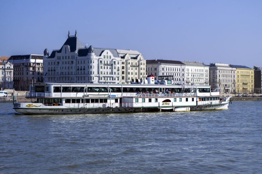 Budapest: Summer Brunch & Cruise with Prosecco or Cake - Who will enjoy this Budapest cruise?