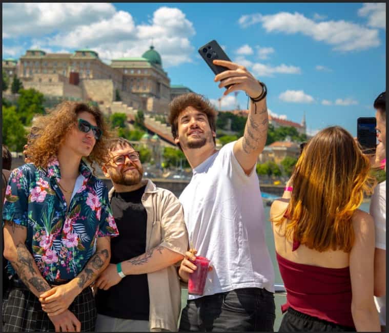 Budapest: Sunset Cruise with 2 Cocktails - Is $36 good value for one hour?