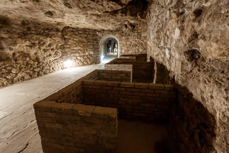 Budapest: The WWII Siege of Buda Castle & Bomb Shelter Tour - Who will get the most from this tour?