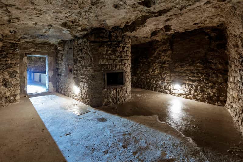 Budapest: The WWII Siege of Buda Castle & Bomb Shelter Tour - Should you book the Buda Castle siege tour?