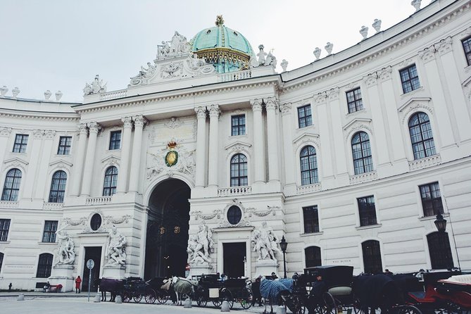 Budapest to Vienna Private Costumizable Day Tour with Lunch - Schönbrunn Palace and gardens