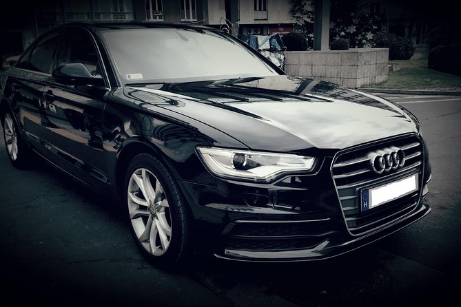Budapest to Vienna Private Transfer in a Luxury Car - What your pickup looks like at the airport