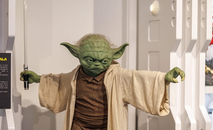 Budapest: Travelling Galaxy Star Wars Interactive Exhibition - Movie locations recreated with light and decoration