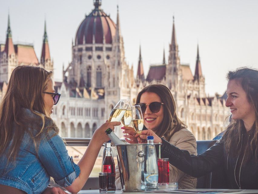 Budapest: Unlimited Prosecco and Wine Sightseeing Cruise - A Danube hour with a glass in hand