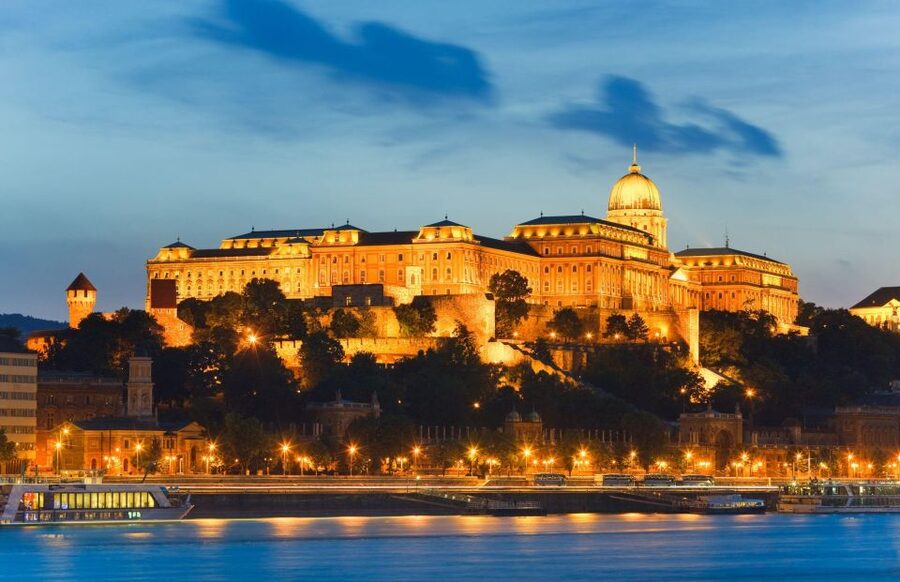 Budapest: Unlimited Prosecco and Wine Sightseeing Cruise - Finding Silverline Cruises at Dock 11