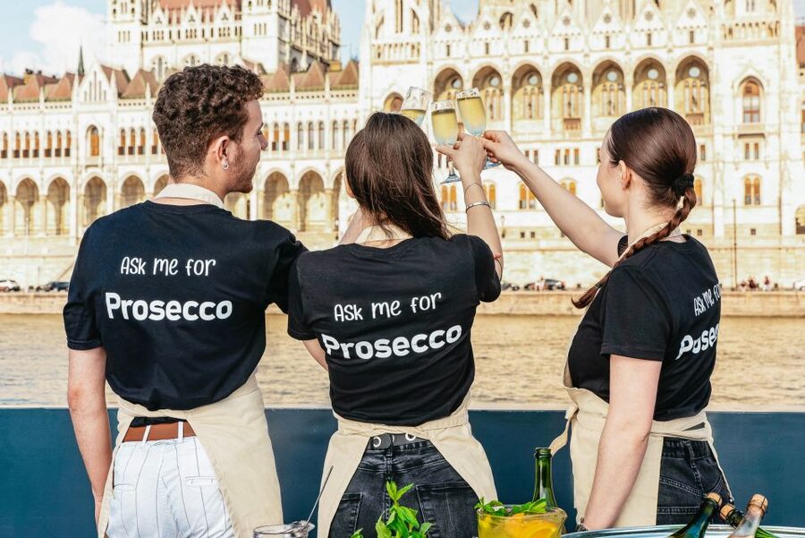 Budapest: Unlimited Prosecco, Beer and Aperol Spritz Cruise - Focaccia and the optional food upgrade