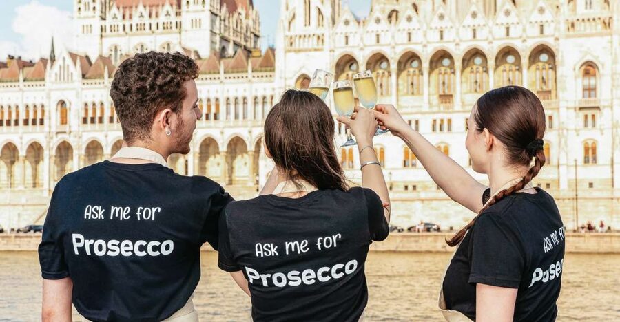 Budapest: Unlimited Prosecco, Beer and Aperol Spritz Cruise - Is $28 good value?