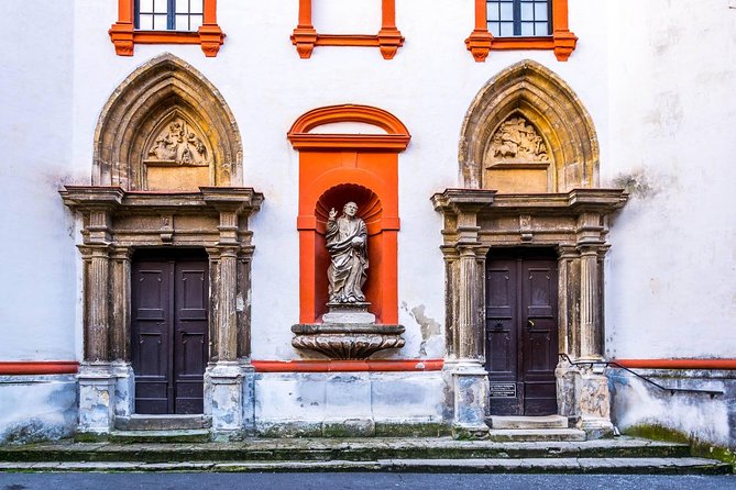 Budapest-Vienna One-Way Sightseeing Transfer - Small group or private booking?