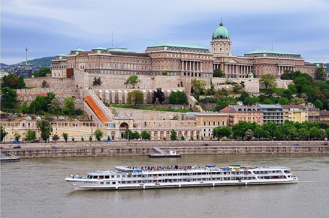 Budapest Walking Tour: Explore Top Sights & Hidden Gems - The important warning about schedule and route changes