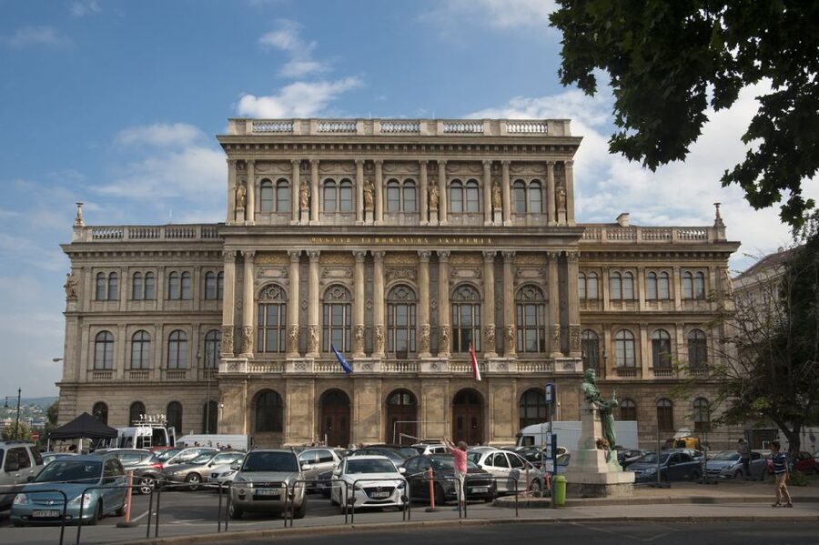 Budapest Walking Tour with a Professional Local Guide - From St. Stephen’s Basilica into the story of Pest
