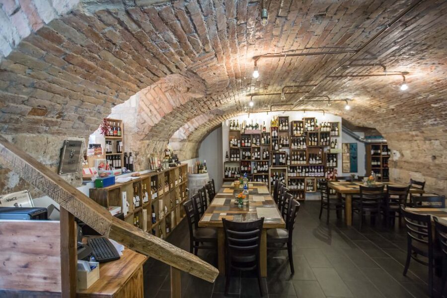 Budapest: Wine, Cheese, and Charcuterie Tasting - What the 90 minutes feel like