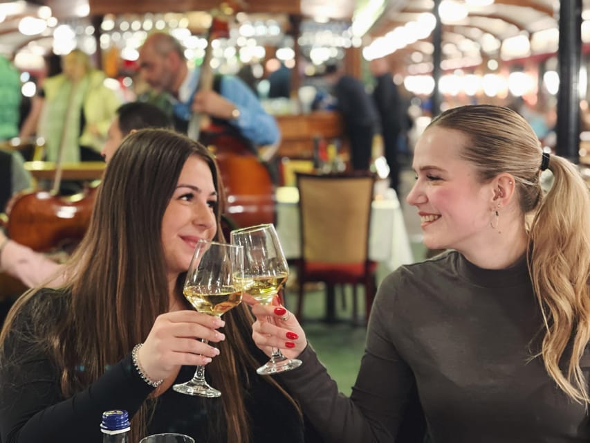 Budapest: Wine & Dine Cruise on the Danube - Reading Budapest from the river