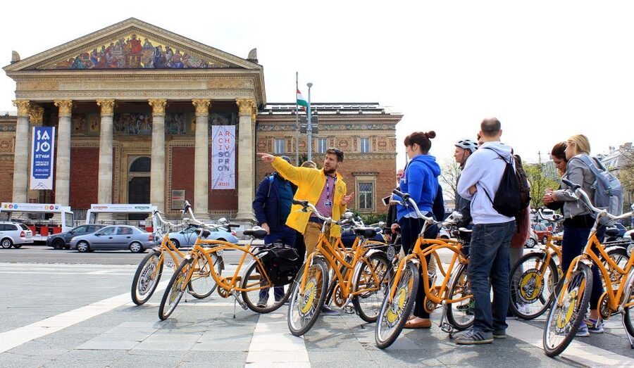 Budapest ❤️Winter Bike Tour with Coffee Stop❤️ - Starting beside the Opera House