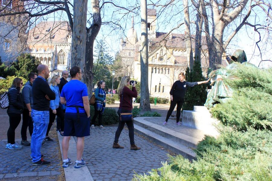 Budapest ❤️Winter Bike Tour with Coffee Stop❤️ - What the $93 price gets you