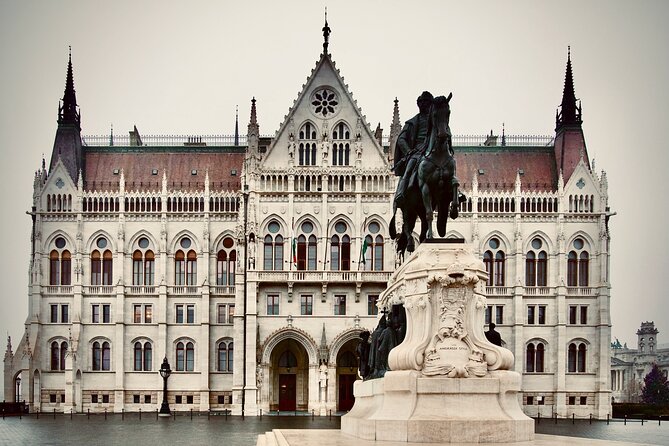 Capital Budapest - Half Day Private Tour (4hr) - Clark Square and the climb toward Buda Castle