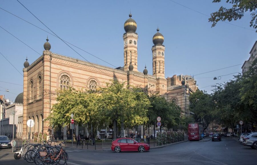 Castle District & Pest Driving Tour with Danube River Cruise - Castle District: Matthias Church and Fishermen’s Bastion