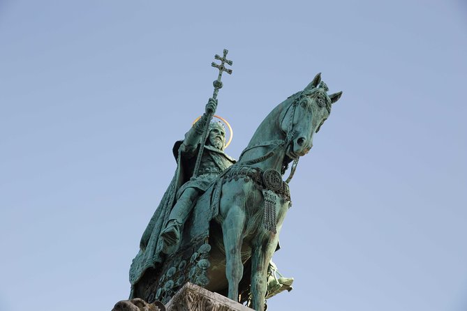Castle District tour with Matthias Church Ticket & Cake & Coffee - The Holy Trinity Column and the human cost of plague